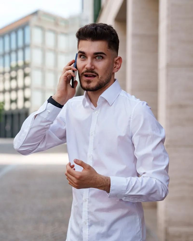 Moritz Benner am Telefon